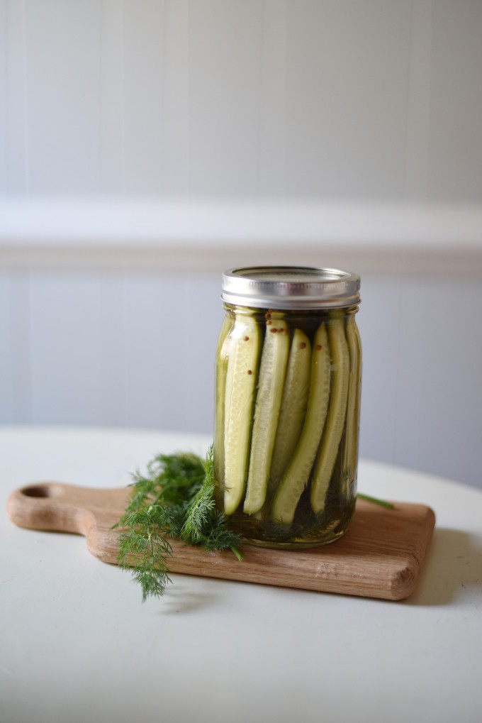 Garlic Refrigerator Dill Pickles - easy to make and no canning required!  Fun to make in the summer using farmer's market produce!  |  Feathers in Our Nest